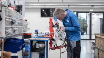 Service medical cart cabling from iTD