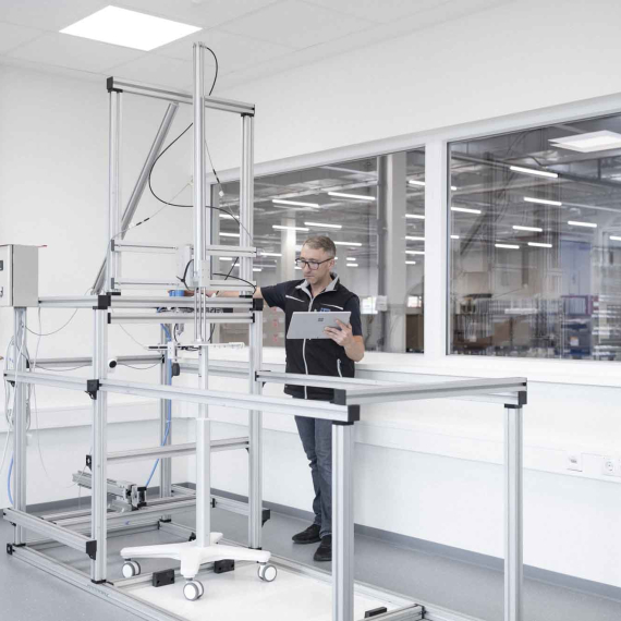 Medical cart in test lab from iTD