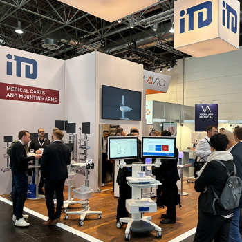 iTD team on a trade show copyright by iTD