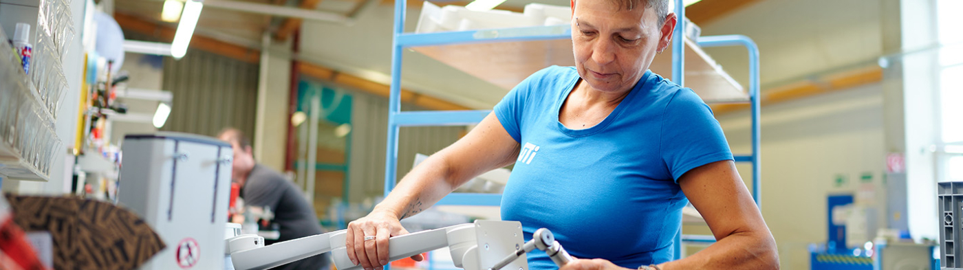 A production worker mount medical arms